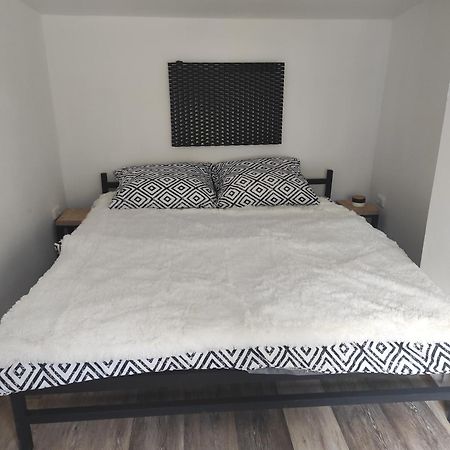 Klid Apartment Budyne nad Ohri ภายนอก รูปภาพ